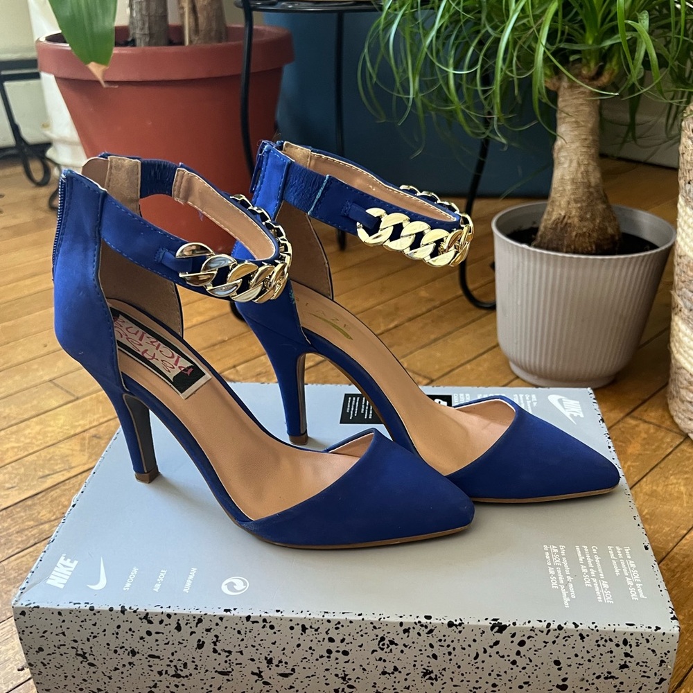 blue pointed heels